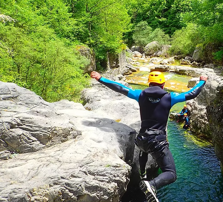 Beginner Canyoning Adventure in the Spanish Pyrenees (Level 1) gallery 2