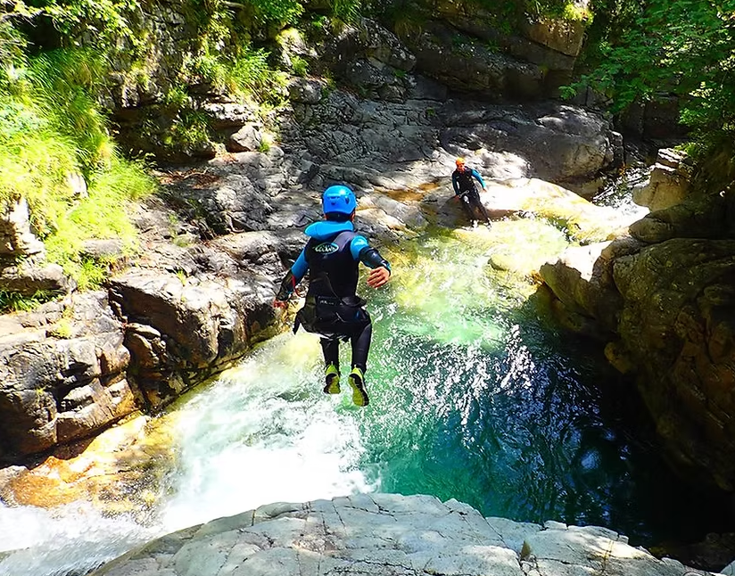 Beginner Canyoning Adventure in the Spanish Pyrenees (Level 1) gallery 5