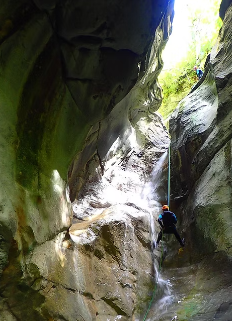Beginner Canyoning Adventure in the Spanish Pyrenees (Level 1) gallery 6