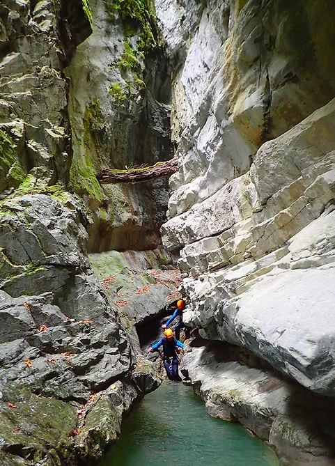 Beginner Canyoning Adventure in the Spanish Pyrenees (Level 1) gallery 7
