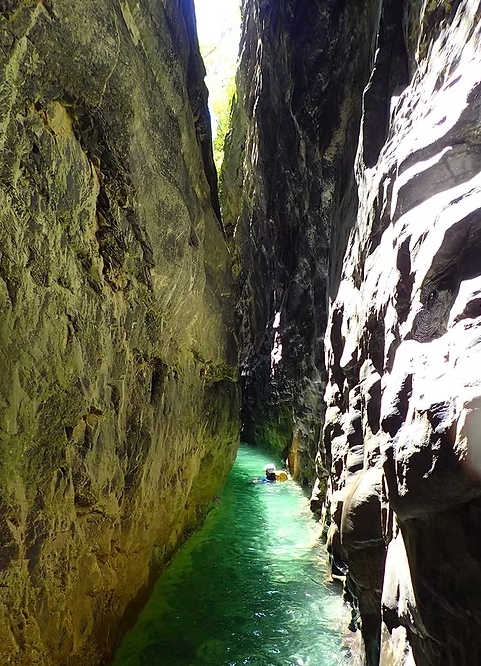 Intermediate Canyoning Adventure in the Spanish Pyrenees (Level 2), photo 3