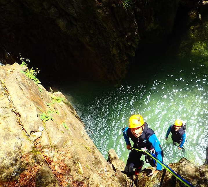Advanced Canyoning Adventure in the Spanish Pyrenees (Level 3), photo 4
