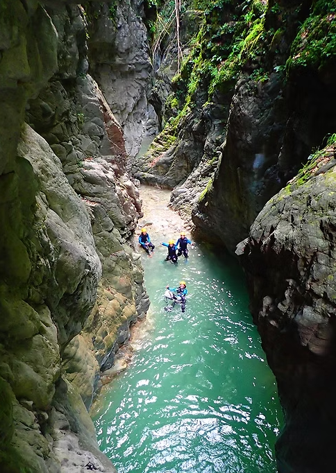 Advanced Canyoning Adventure in the Spanish Pyrenees (Level 3) gallery 7