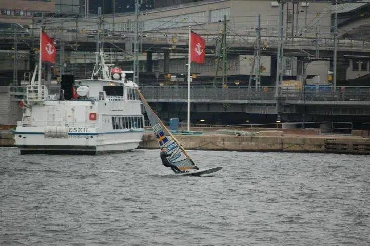Beginner Windsurfing Crash Course in Stockholm (Full Day Intensive) gallery 6