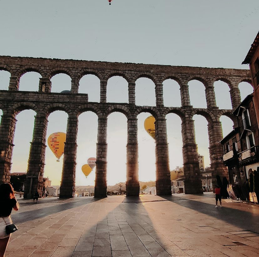 Hot Air Balloon Flight over Segovia with Champagne Breakfast, photo 5