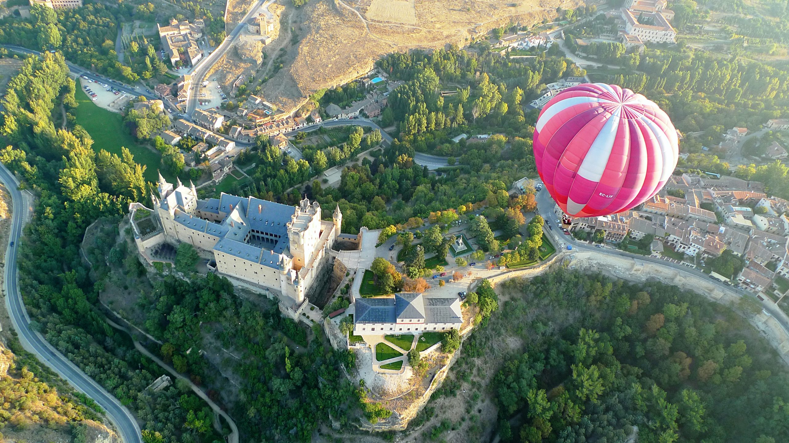 Hot Air Balloon Flight over Segovia with Champagne Breakfast, photo 3