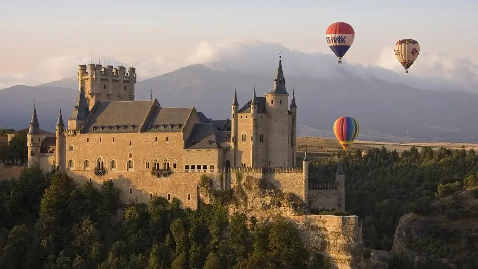 Hot Air Balloon Flight over Segovia with Champagne Breakfast, photo 2