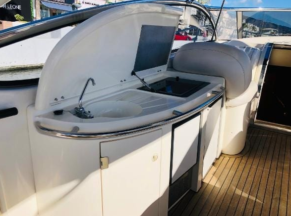 Martyna Sunseeker Predator 58 Luxury Charter on the Solent gallery 3