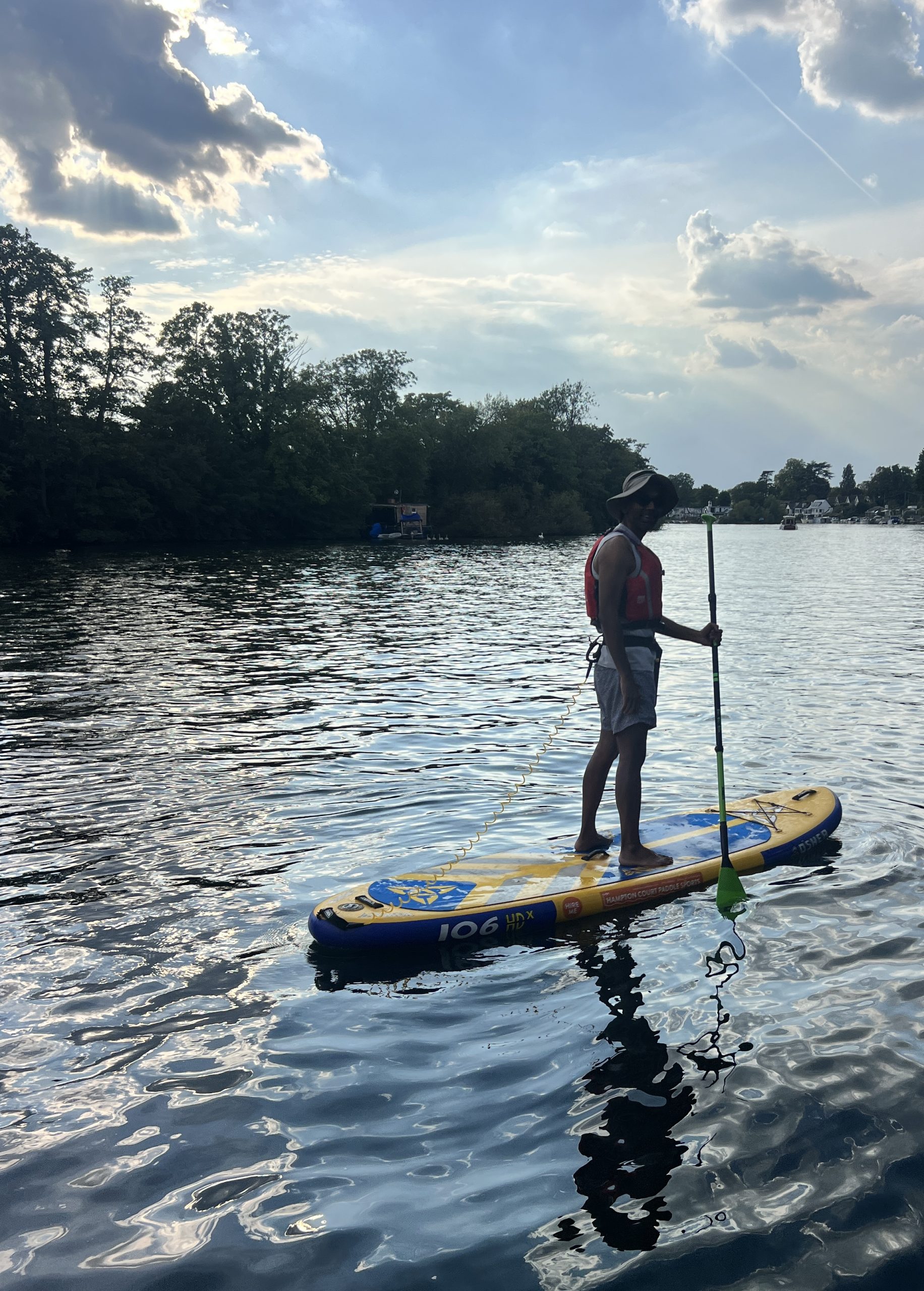 90-Minute Group SUP Lesson – River Thames, Surrey gallery 9