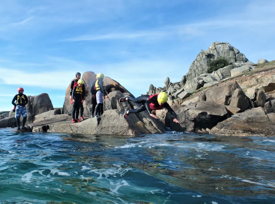 Beginner Coasteering in West Cornwall gallery 3