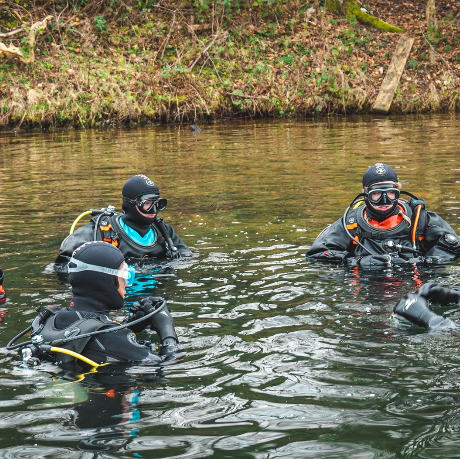 PADI Dry Suit Diving Course gallery 8
