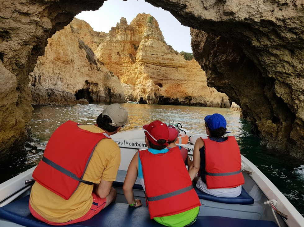 Coastal Boat Tour to Ponta da Piedade Caves and Beaches gallery 2